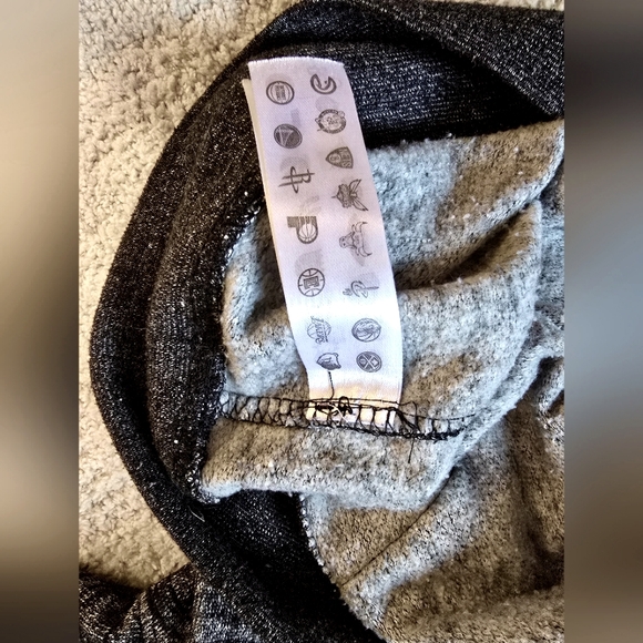 NBA Brooklyn Nets BKLYN Logo Black Gray Sweatshirt Hoodie *YOUTH* Sz 14-16 - Picture 4 of 7